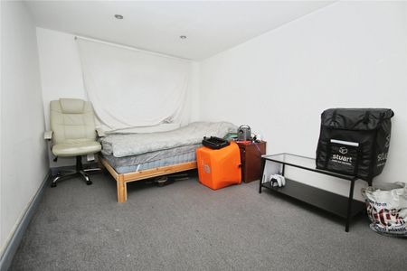 Whitehorse Lane, London, SE25 6UX - Photo 4