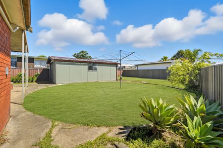 Bright & Spacious Family Home in Prime Colyton Location! - Photo 2