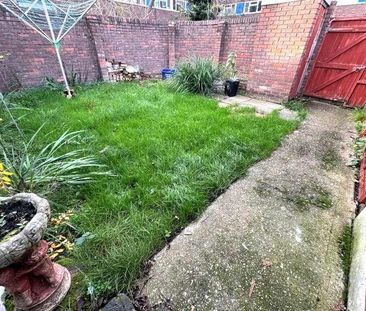 Mayfield Road, Farnborough, GU14 - Photo 2