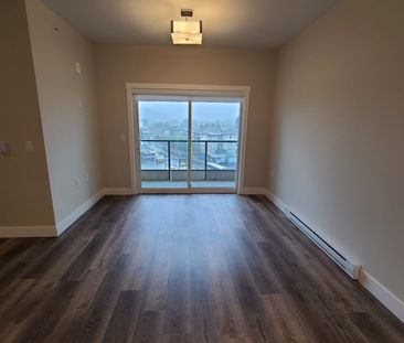 Large 2 Bedroom Unit with Den! - Photo 2