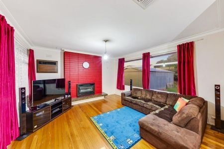 Family Home in a Prime Location! APPLICATIONS NOW OPEN - Photo 5