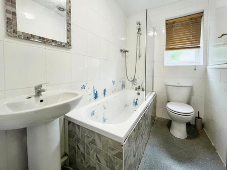 2 bedroom semi-detached house to rent - Photo 5
