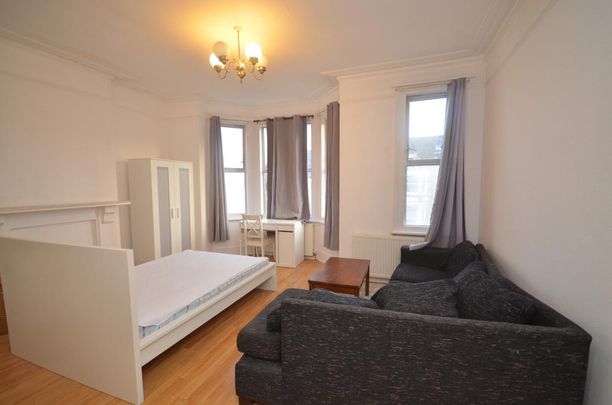 1 bedroom in a house share to rent - Photo 1