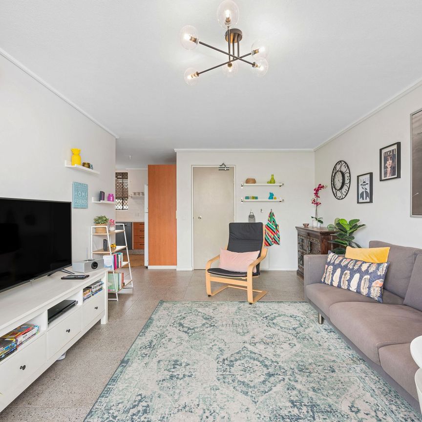 Fully Furnished Master Room For rent in the Heart of Teneriffe - Photo 1