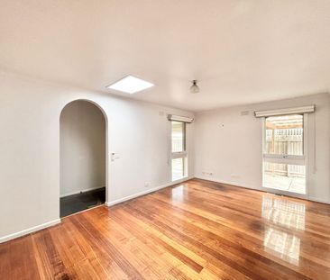 Space, Shedding & Family Living - Photo 2