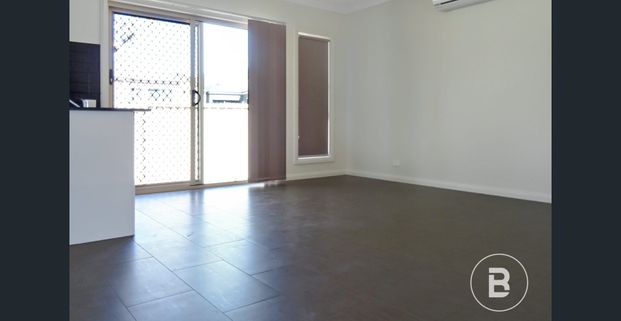 3 BEDROOM TOWNHOUSE - Photo 1