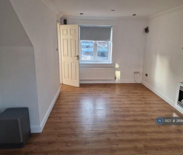 4 bedroom semi-detached house to rent - Photo 1