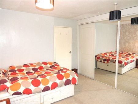 2 Bed Maisonette, Engadine Close, CR0 - Photo 4