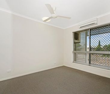 IDEAL TOP FLOOR UNIT IN PIMLICO - Photo 2