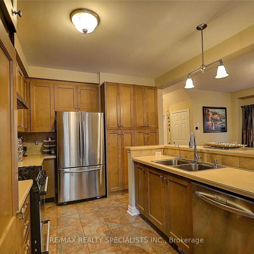 Detached Home For Lease | W9033084 - Photo 1