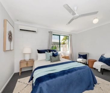 Tropical Oasis in Prime location! - Photo 3