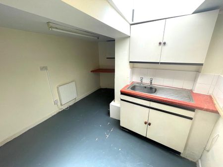 2 bedroom terraced house to rent - Photo 2