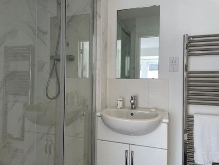 2 bedroom apartment to rent - Photo 5