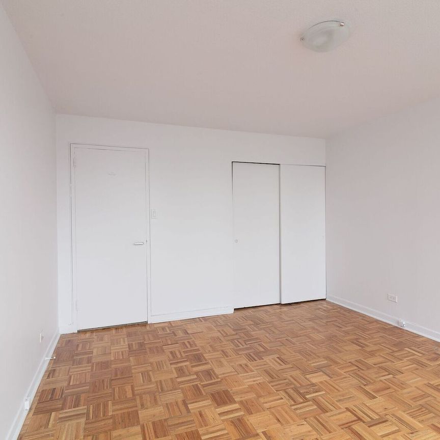 1975 de Maisonneuve - Photo 1