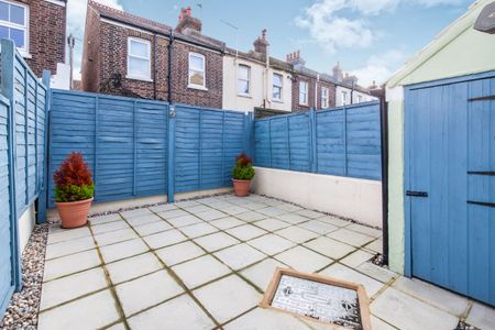 2 bedroom house to rent Sydney Road, Eastbourne, BN22 - Photo 5