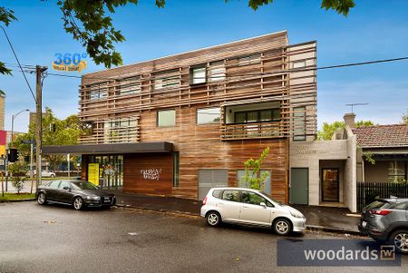 Modern Dual-Level Apartment in the Heart of Carlton! - Photo 5