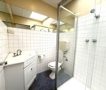 2/375 Neerim Road, Carnegie, Vic 3163 - Photo 3