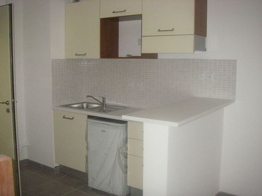 Location Appartement 2 pièces 40m² ST DENIS 97400 - Photo 1