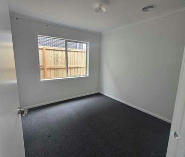 Brand New Family Living in Aintree Perfectly Positioned! - Photo 4