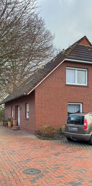 Gemütliche Dachgeschosswohnung mit Einbauküche in zentraler, dennoch ruhiger Lage von Ostgroßefehn - Photo 1