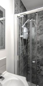 1 bedroom in a house share to rent - Photo 3