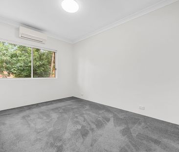 Dual level townhome in a quiet location- close to buses, park and l... - Photo 1