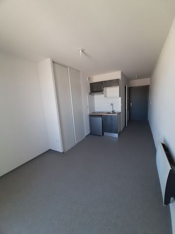 Location Appartement 1 pièce 18m² NIMES 30000 - Photo 2
