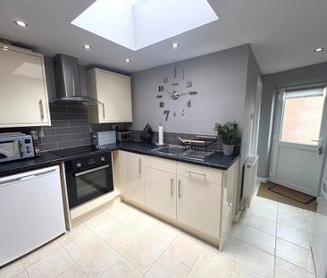 2 bedroom terraced house to rent - Photo 5