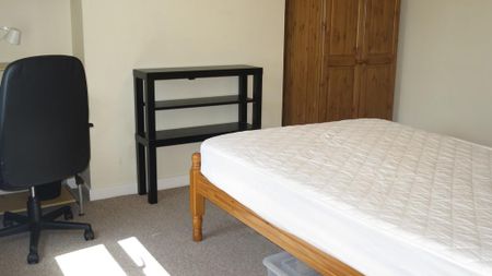 4 bedroom detached house to rent - Photo 5