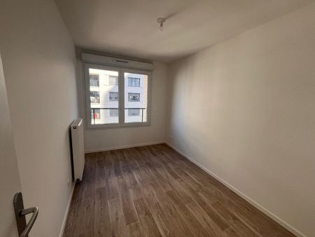 location Appartement T4 DE 76.6m² À BOBIGNY - Photo 3