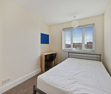 6 Bed Student Accommodation - Photo 2