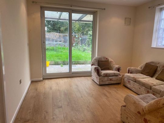 3 bedroom flat to rent - Photo 1