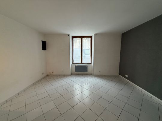 Studio environ 28m² Centre ville de Fontenay Tresigny - Photo 1