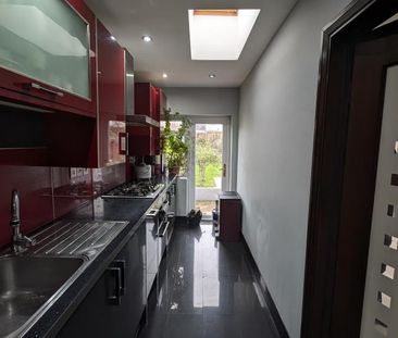 4 bedroom terraced house to rent - Photo 3