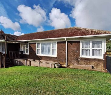 Family home with a big yard! - Photo 1