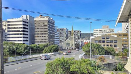 PRIME INNER-CITY LIVING! - Photo 3