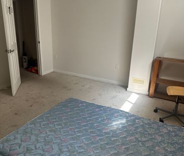 For Lease - 73 Summer Lane Unit# Upper Room1, Selwyn, Ontario - Photo 1