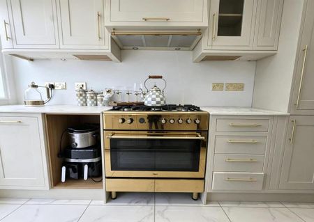 2 bedroom semi-detached house to rent - Photo 4