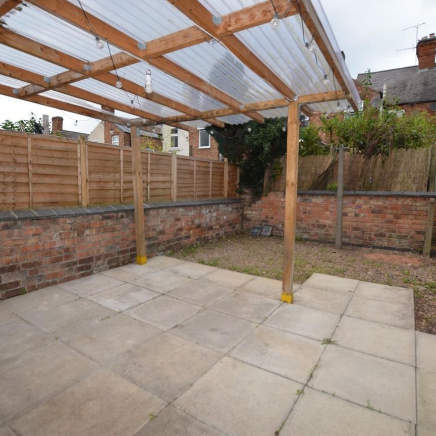 3 bedroom House To Let Total Size: 905 SQ FT - Photo 1