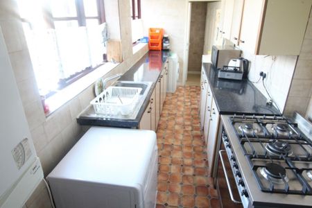 4 bedroom terraced house to rent - Photo 2