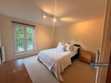 4 bedroom semi-detached house to rent - Photo 4