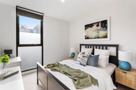 Light-Filled Luxury in the Iconic 'Saint' Development - Photo 5