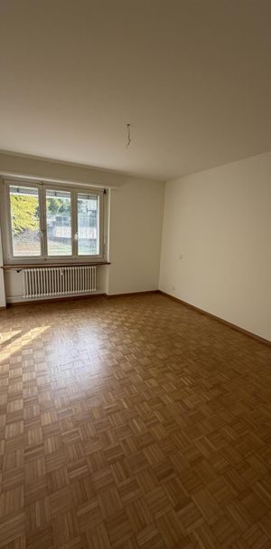 Attraktive 3.5 Zimmerwohnung im Herzen von Bottmingen - Foto 2