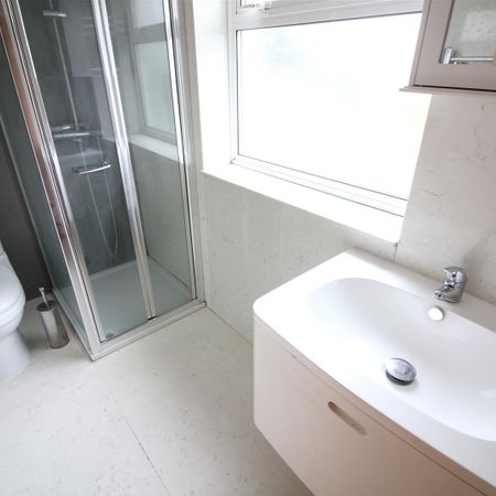 Marlborough Road, Uxbridge - Photo 4