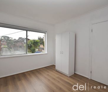 Fully Renovated and Central Apartment - Photo 2