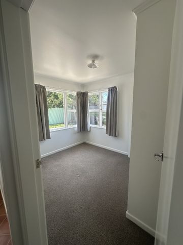 Tidy two bedroom unit - Photo 4