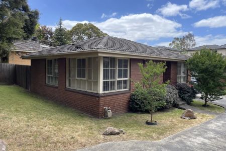 1/28 Forster Road, Mount Waverley. - Photo 5