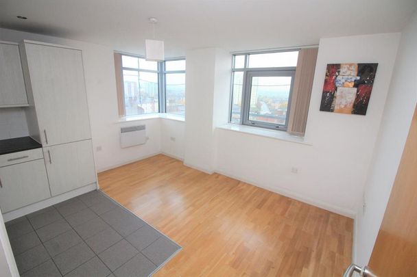2 bedroom flat to rent - Photo 1