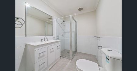 "MODERN AND LOW MAINTENANCE" - Photo 4