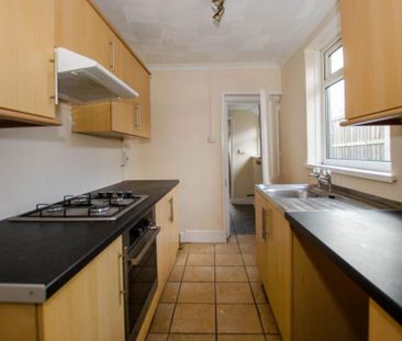 2 bedroom semi-detached house to rent - Photo 4